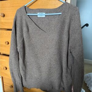 Old Navy Women's V-Neck Sweater in Taupe